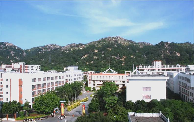 潮阳实验学校招聘教师有何要求?-图1 潮阳实验学校招聘教师有何要求?-图1